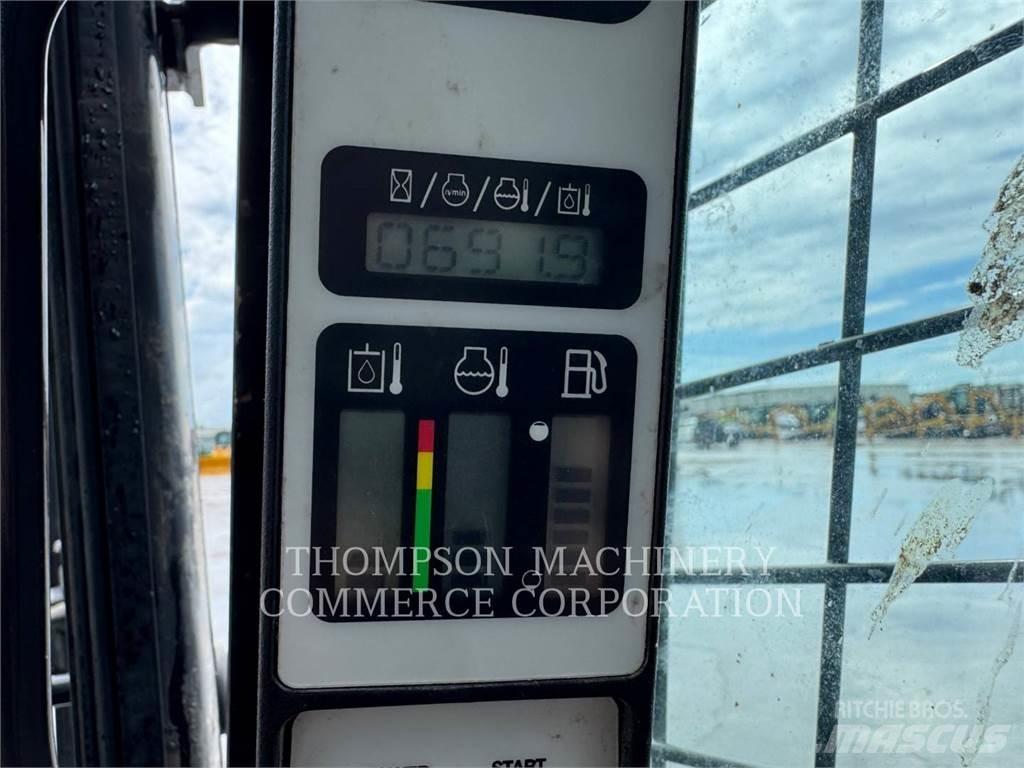 New Holland C237 Гусеничні вантажники