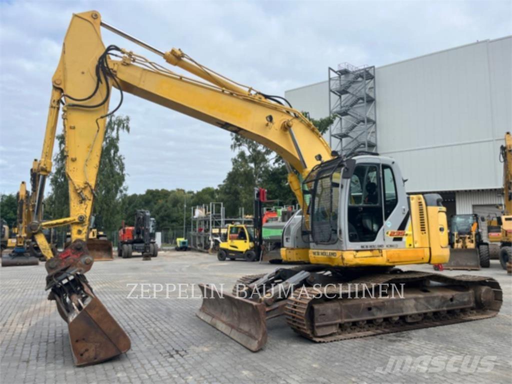 New Holland E235 Гусеничні екскаватори