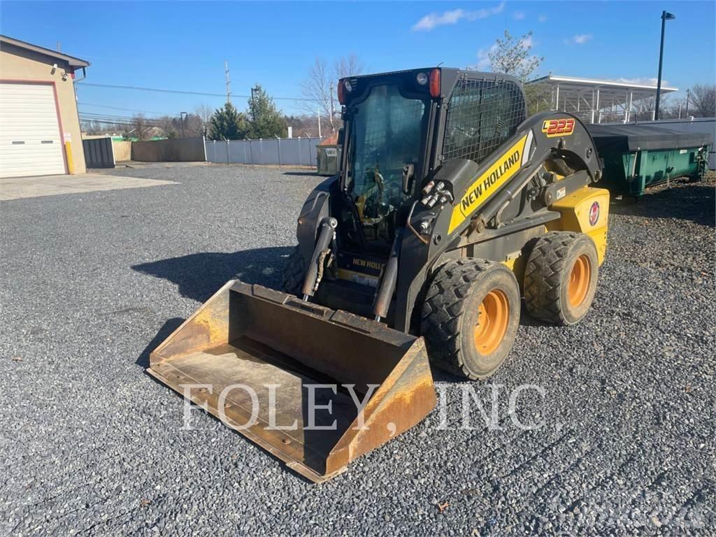 New Holland L223 Міні-навантажувачі