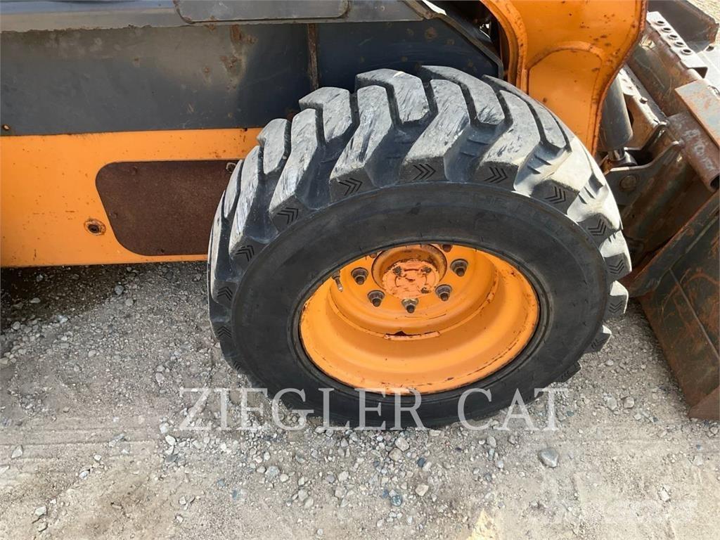 New Holland SV250 Міні-навантажувачі