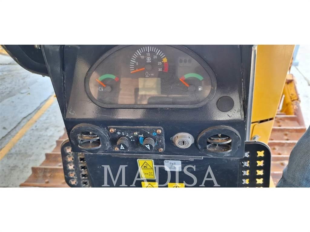 SEM MACHINERY SEM822D Гусеничні бульдозери