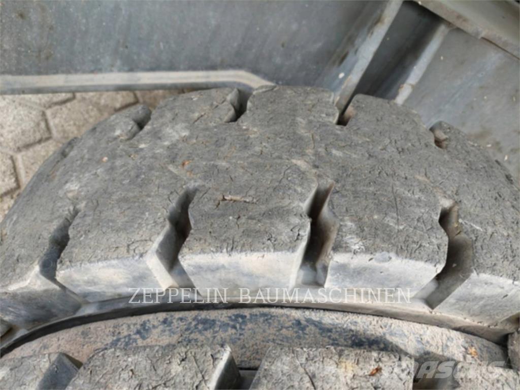 Sennebogen 818 Екскаватори для знесення споруд