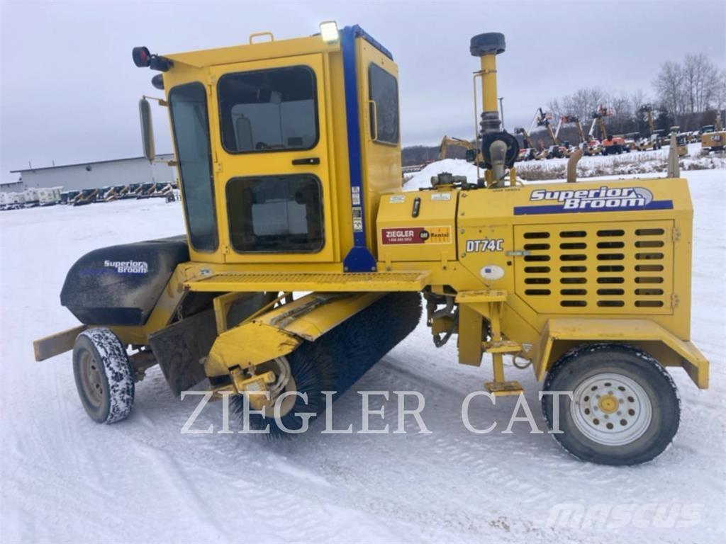 Superior DT74C Підмітальні машини