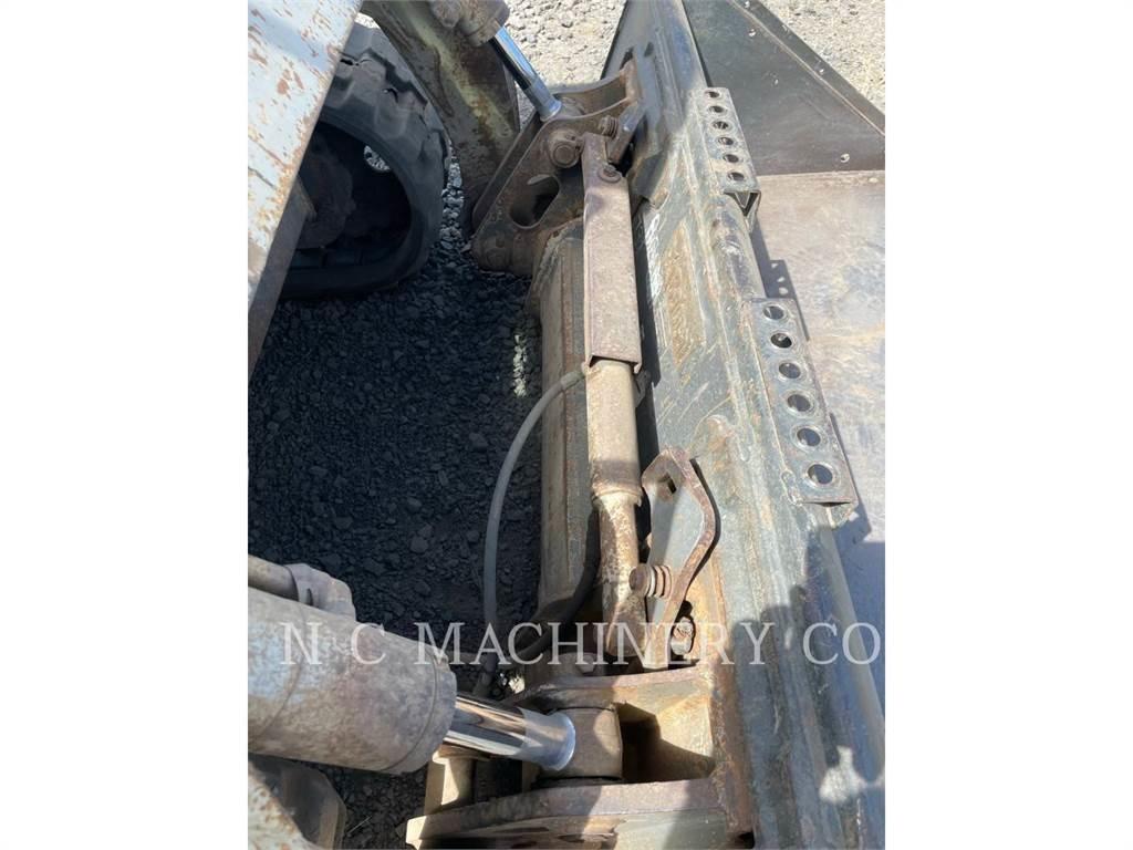Takeuchi TL230 Міні-навантажувачі