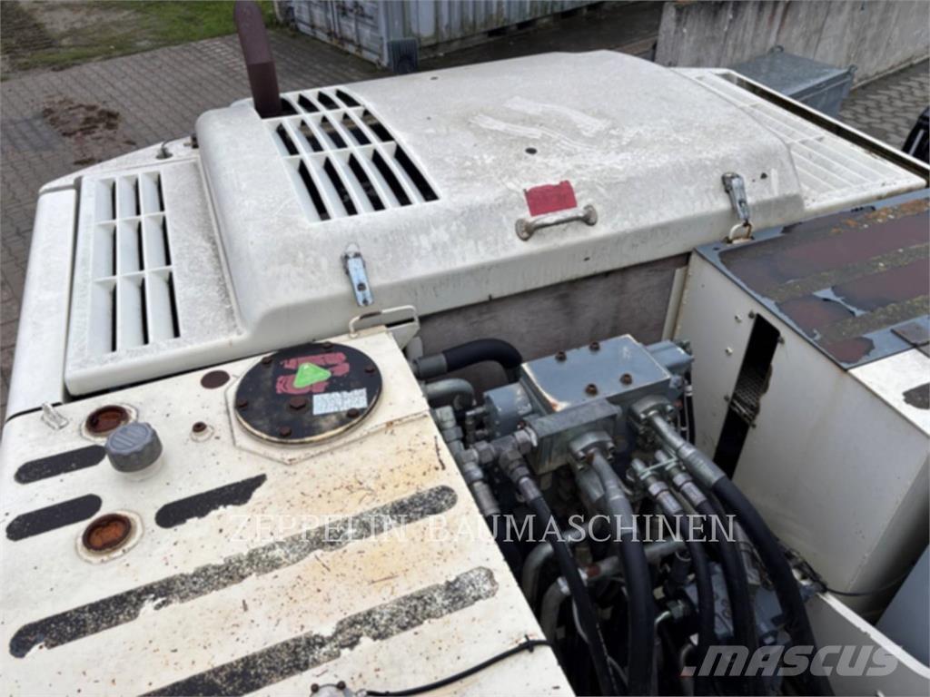 Terex TC225LC Гусеничні екскаватори