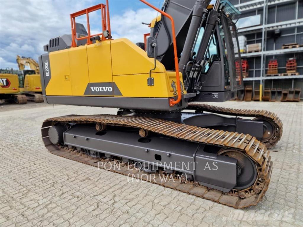 Volvo EC220 Гусеничні екскаватори