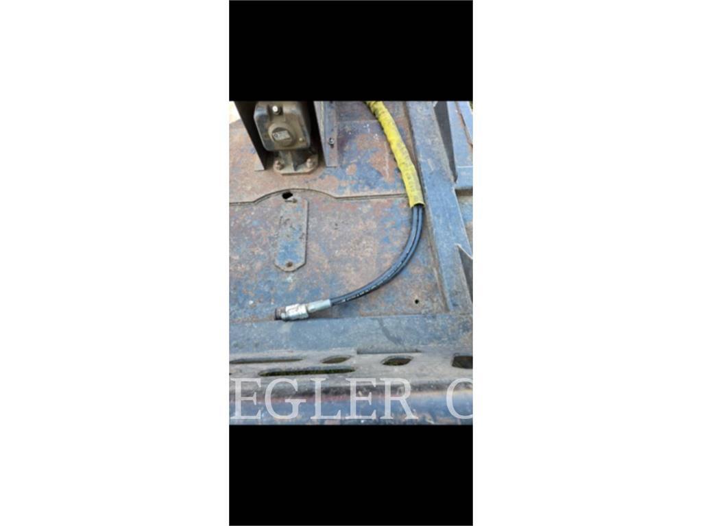 Wildcat BRUSH CUTTER 72 Газонні і лукові косилки