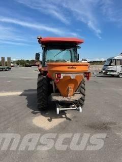 Kubota L2-452 Трактори