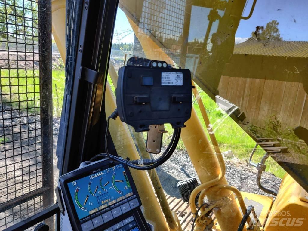 Komatsu HB215LC-1 Гусеничні екскаватори