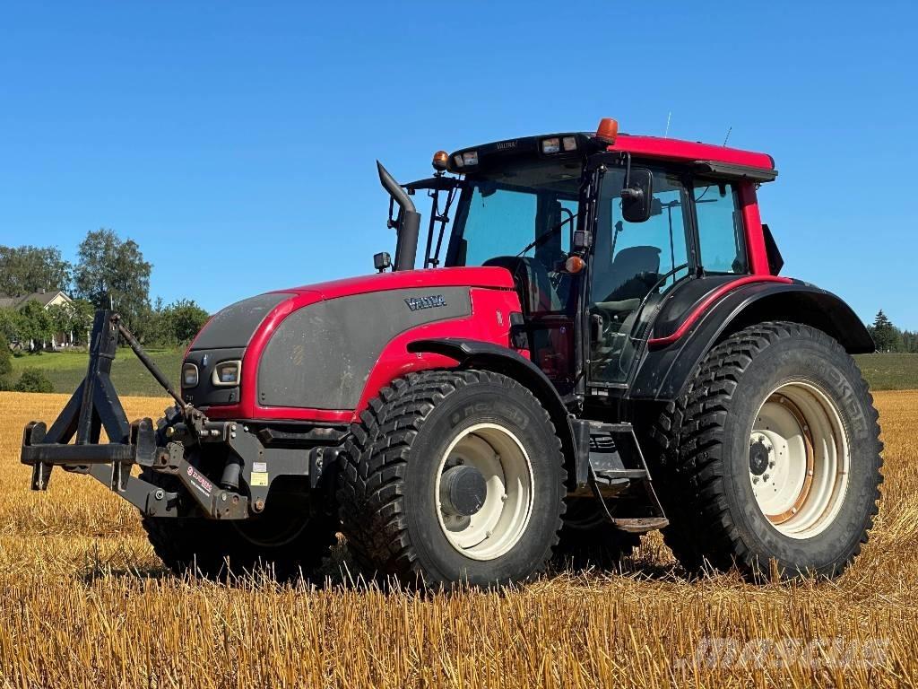 Valtra T 151 Трактори