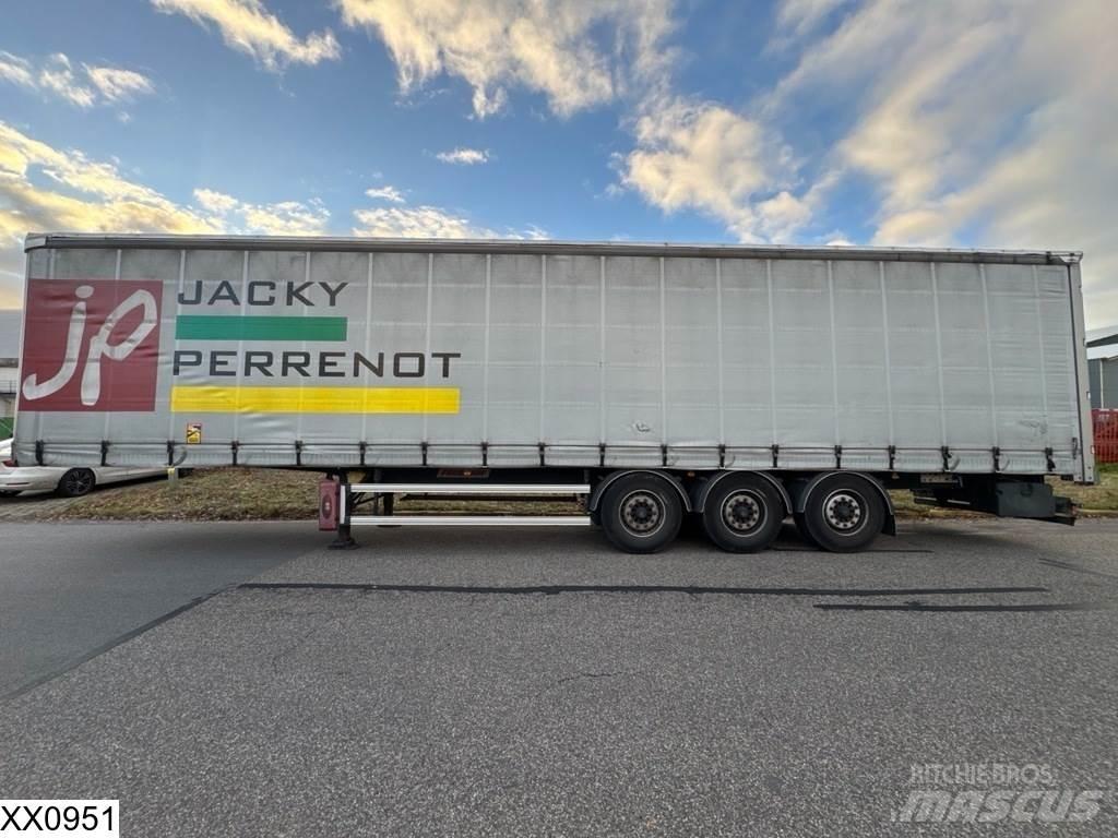 Fruehauf Tautliner Тентовані напівпричепи