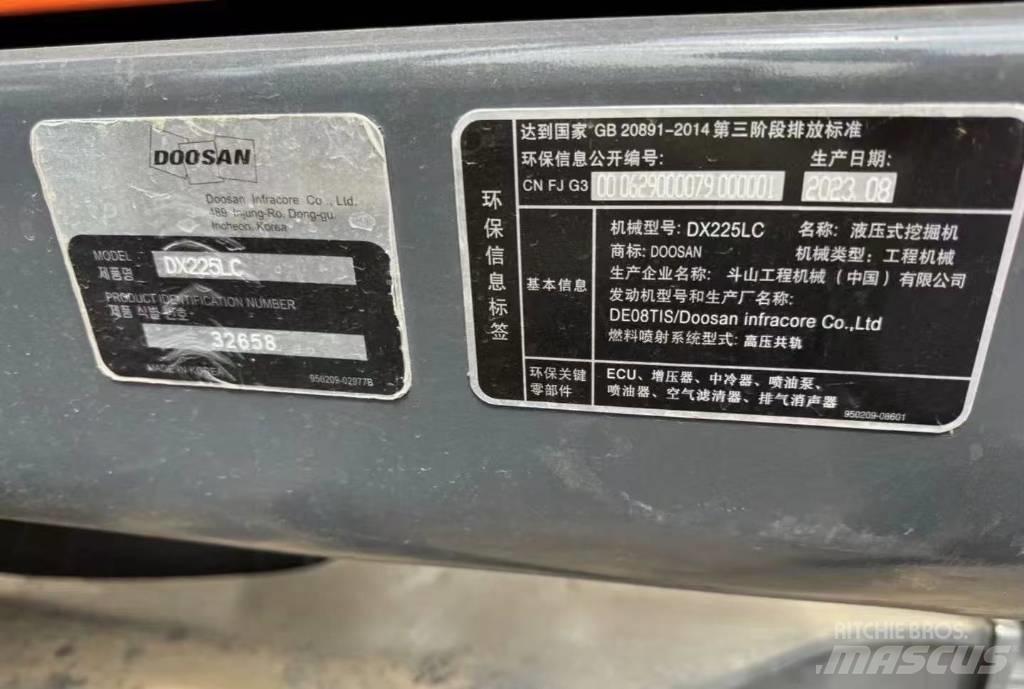 Doosan DX 225 Гусеничні екскаватори