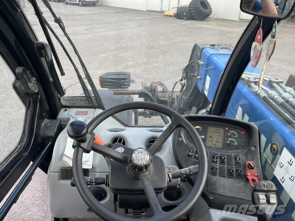 New Holland LM7.35 Телескопічний навантажувач