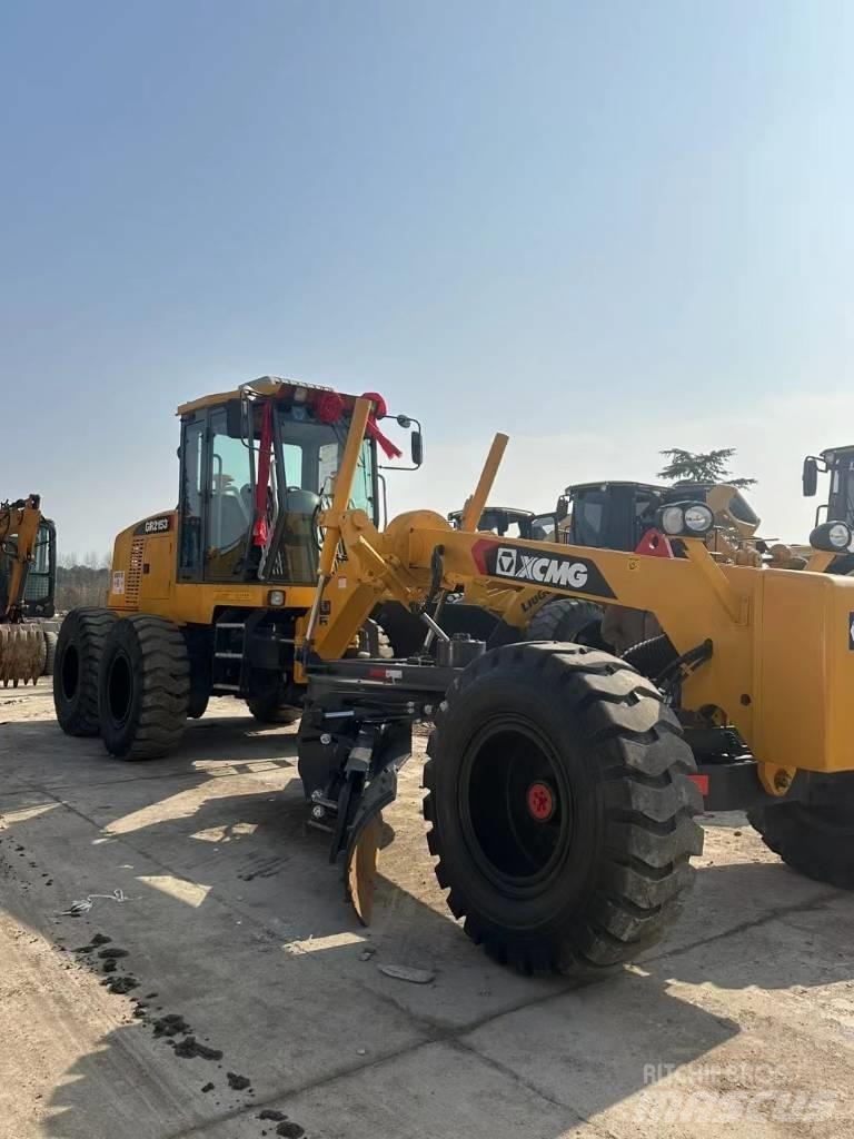 XCMG GR 2153 Грейдери