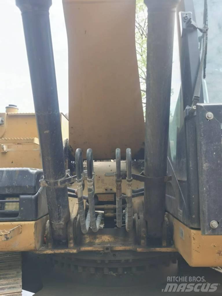 CAT 320 D L Гусеничні екскаватори