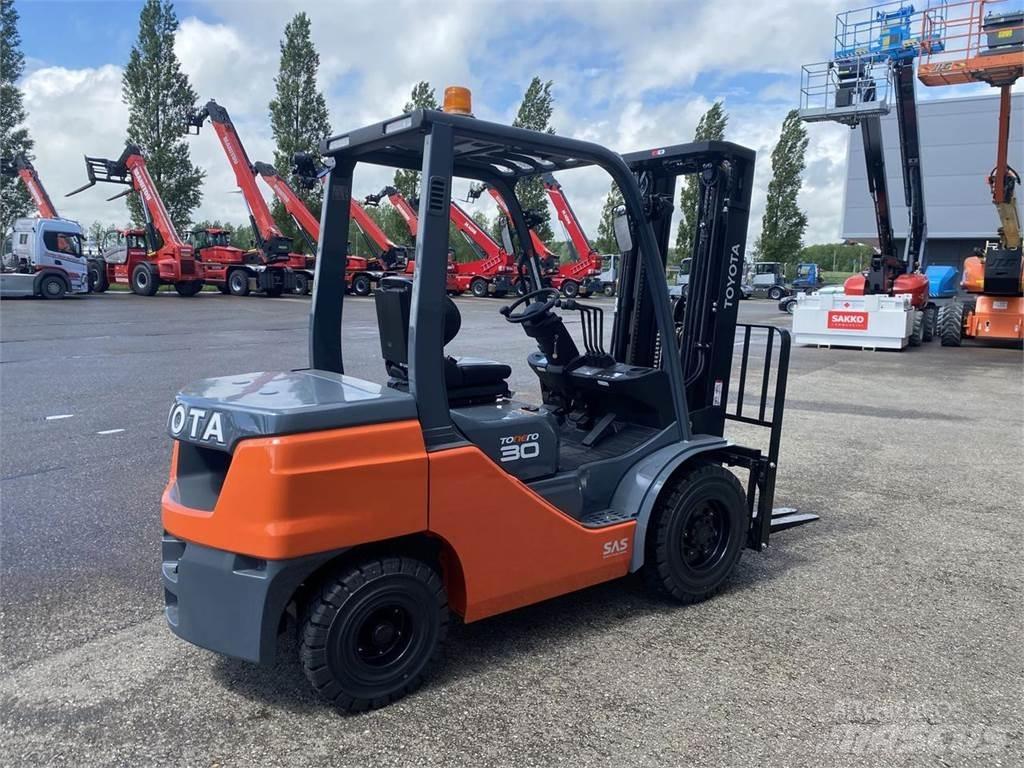 Toyota 52-8FDF30 Дизельні навантажувачі