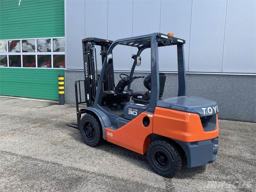 Toyota 52-8FDF30 Дизельні навантажувачі