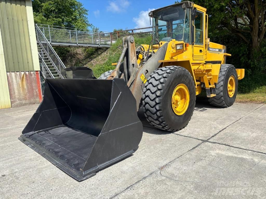 Volvo L 120 C Фронтальні навантажувачі