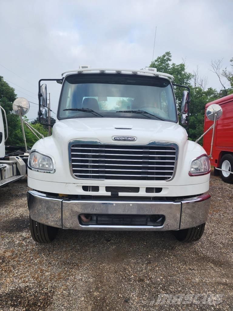 Freightliner M2 Тягачі