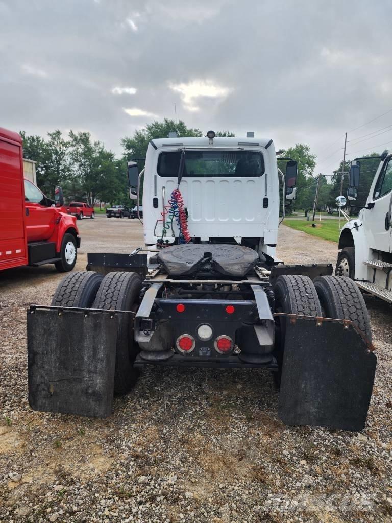 Freightliner M2 Тягачі