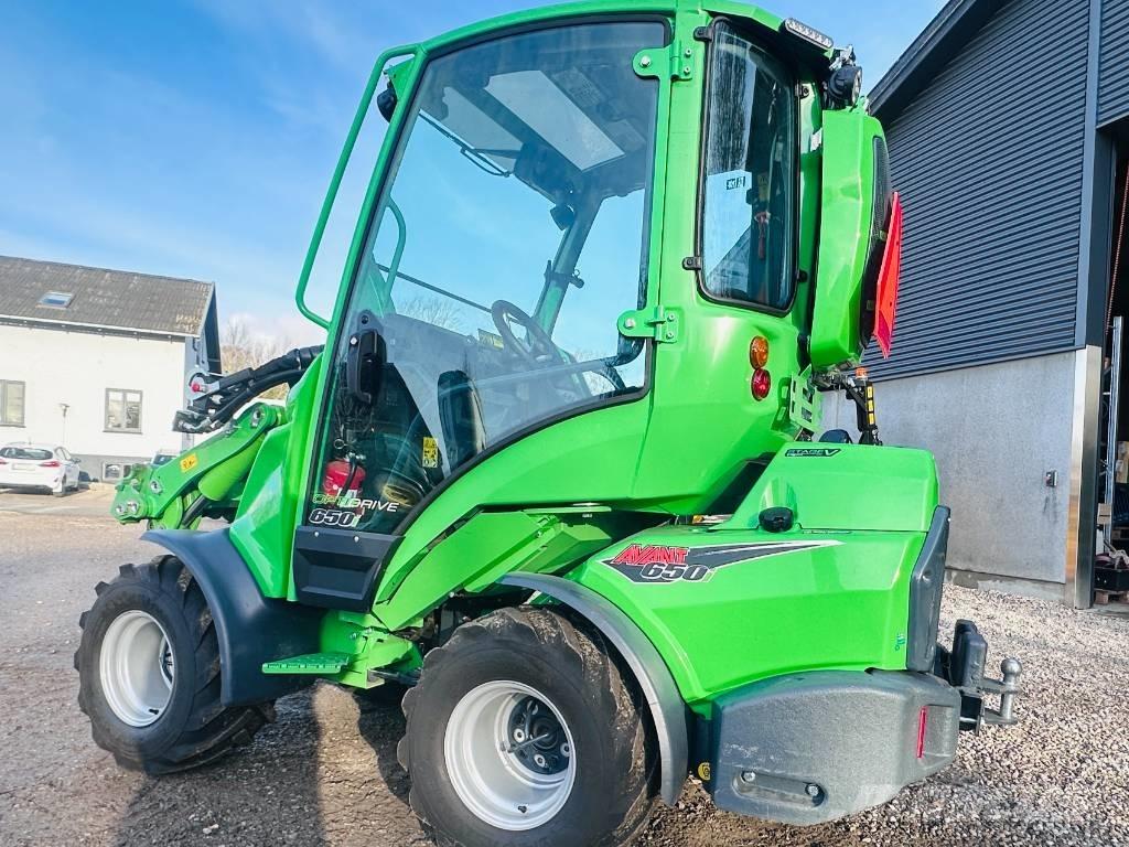 Avant 650 i Багатофункціональне обладнання для вантажних і землекопальних робіт