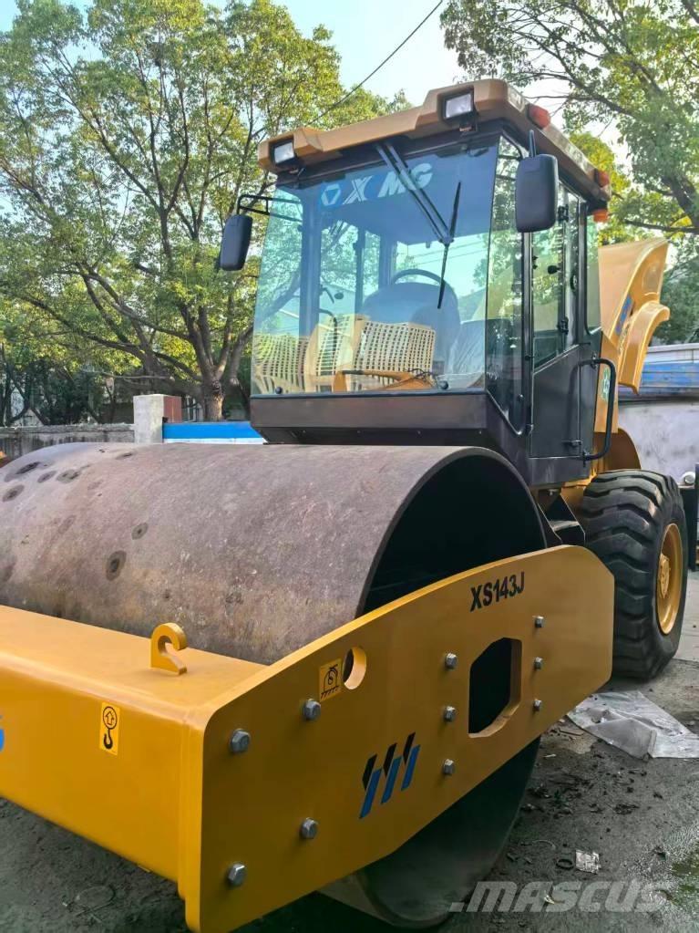 XCMG XS142J Грунтові котки