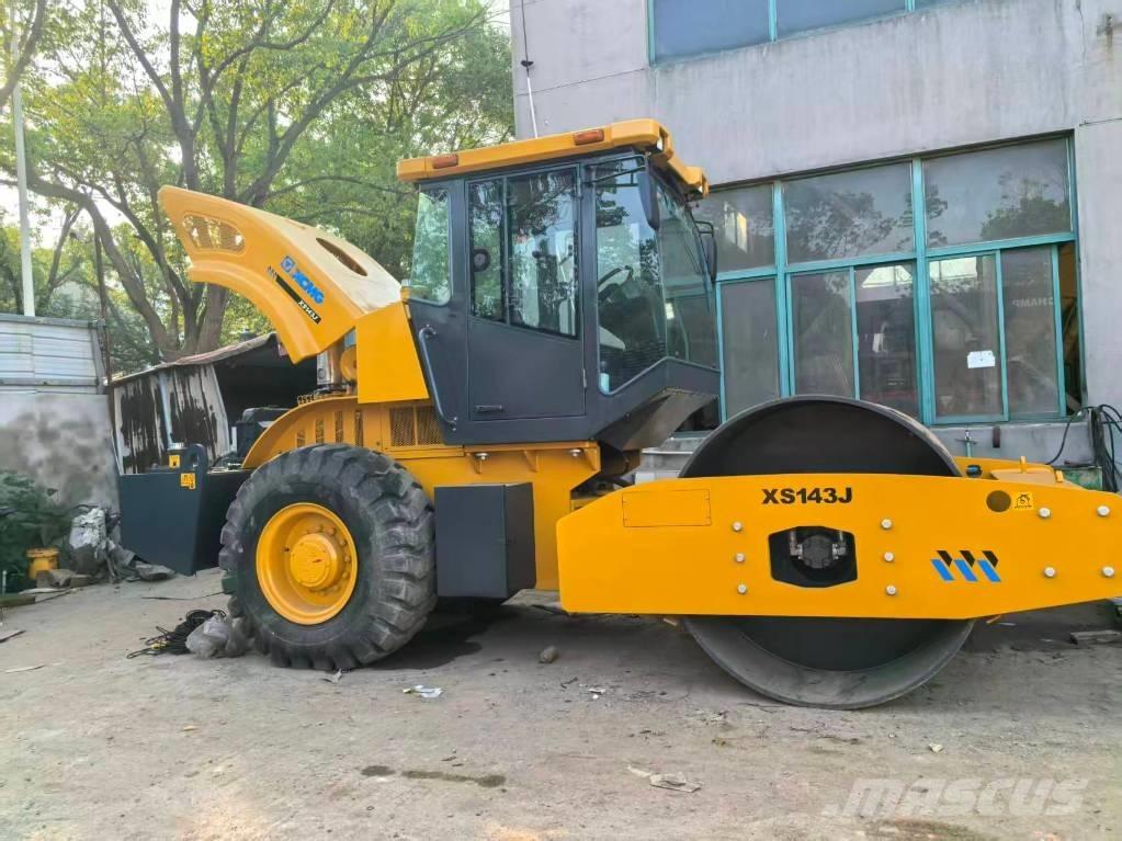 XCMG XS142J Грунтові котки