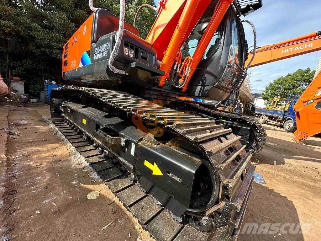 Hitachi EX 200 Гусеничні екскаватори