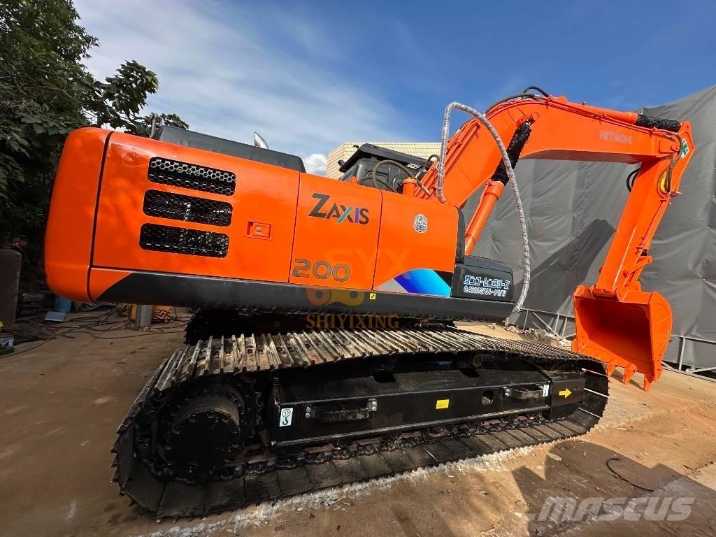 Hitachi EX 200 Гусеничні екскаватори