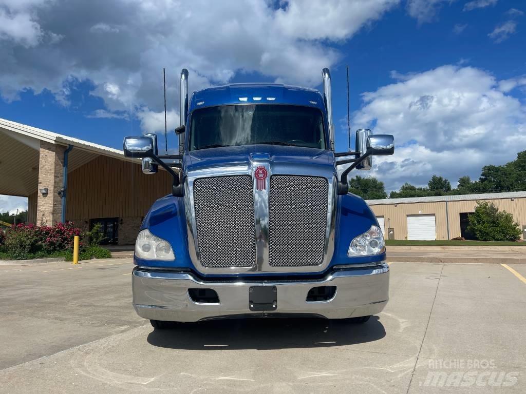 Kenworth T 680 Тягачі