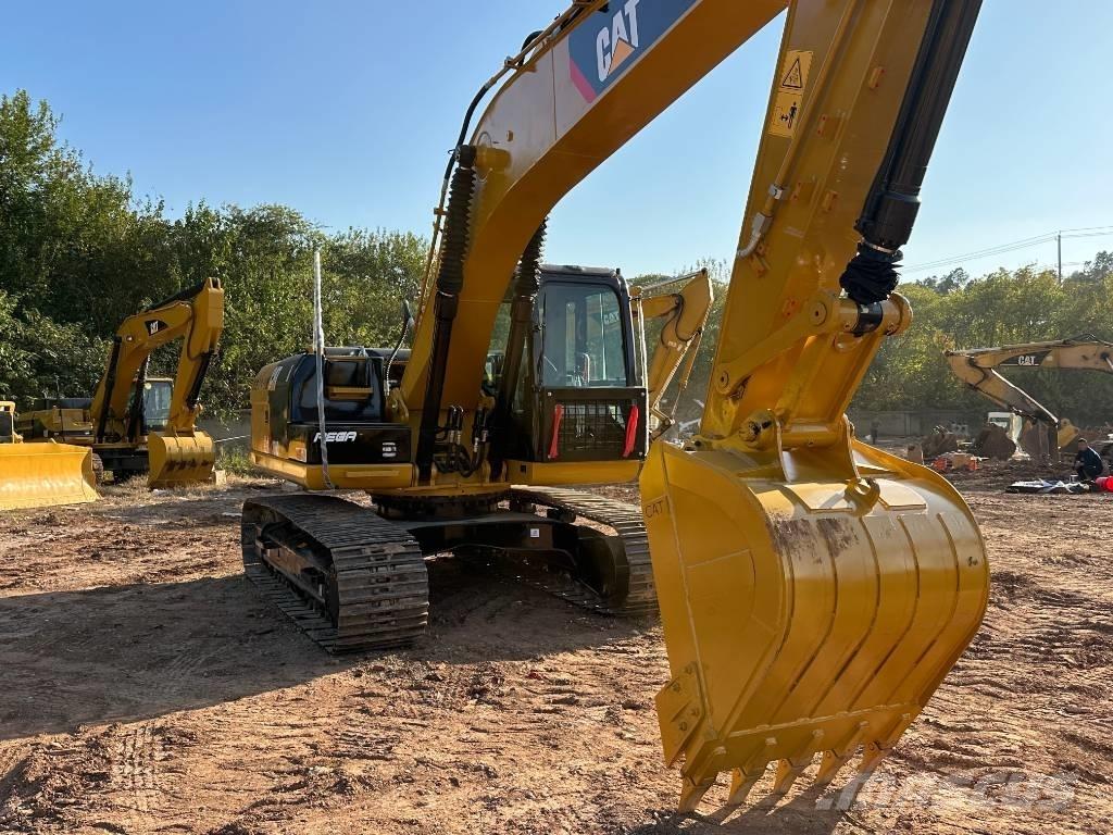 CAT 320 D L Гусеничні екскаватори