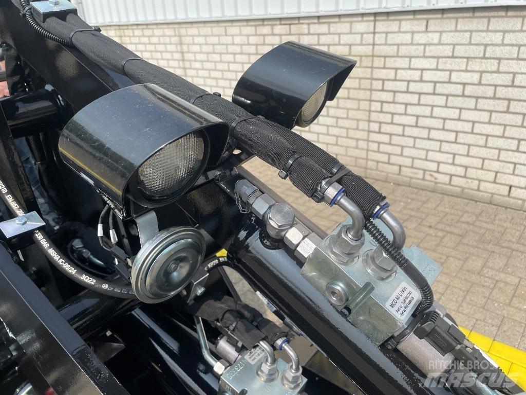 GiANT G 2200 E Фронтальні навантажувачі