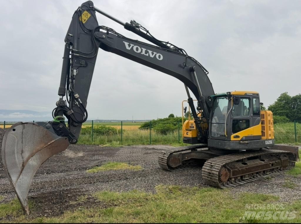 Volvo ECR235DL Гусеничні екскаватори