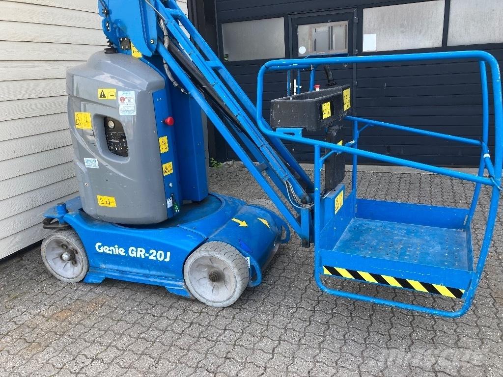 Genie GR 20 J Вертикальні щоглові підйомники