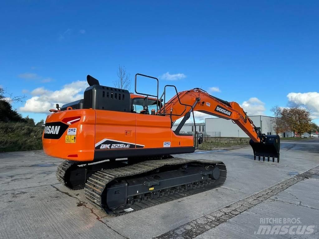 Doosan DX225LC-7 Гусеничні екскаватори