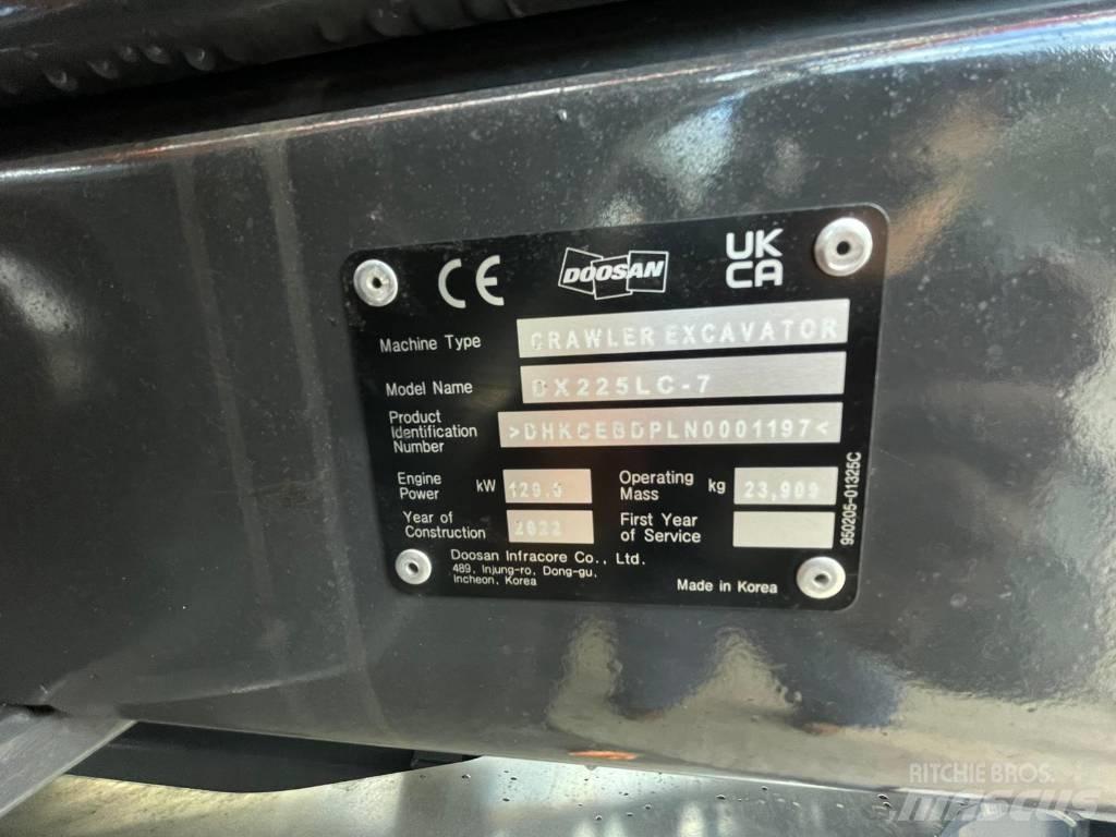 Doosan DX225LC-7 Гусеничні екскаватори