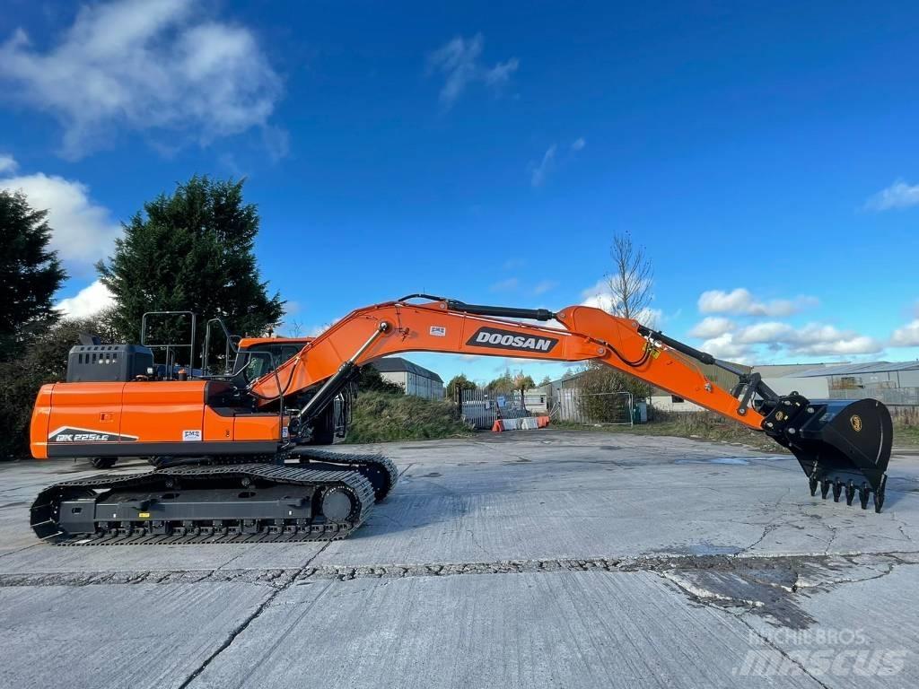 Doosan DX225LC-7 Гусеничні екскаватори