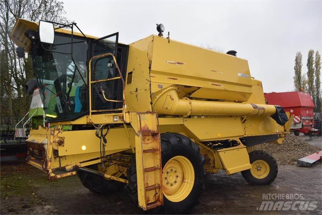 New Holland TF 42 Зернозбиральні комбайни