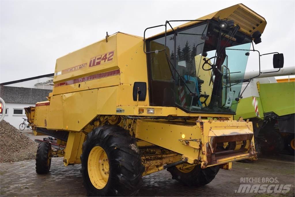 New Holland TF 42 Зернозбиральні комбайни