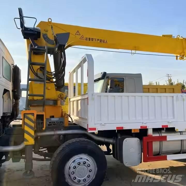 Howo 371 Вантажівки з гаковим підйомом