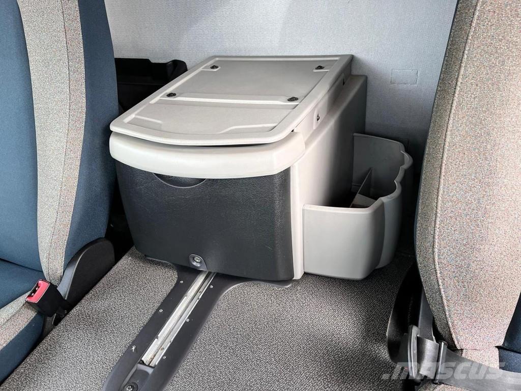 Volvo FL210 Фургони