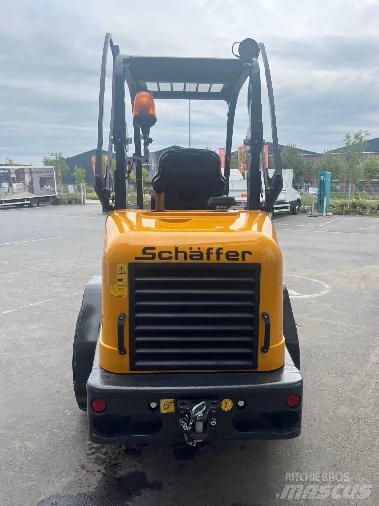 Schäffer 2445S Малі навантажувачі