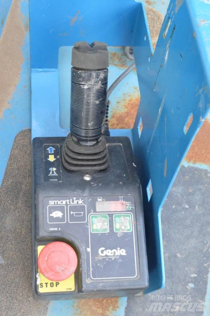 Genie GRC 12 Вертикальні щоглові підйомники