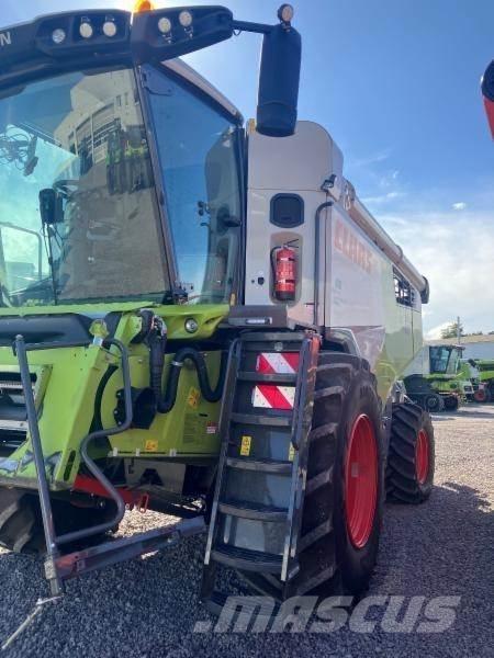 CLAAS TRION 750 Зернозбиральні комбайни