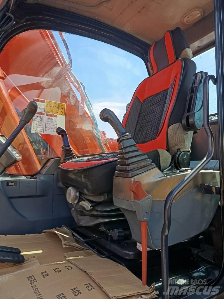 Doosan DX150 LC Гусеничні екскаватори