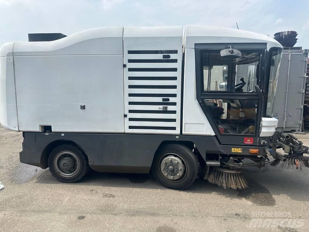 Ravo 540ST Підмітальні машини