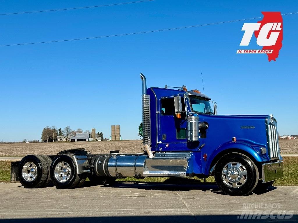 Kenworth W900 Тягачі