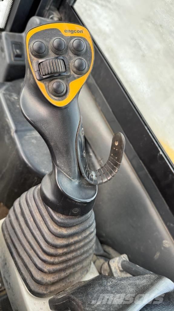 Komatsu PC 26 MR-3 Міні-екскаватори < 7т