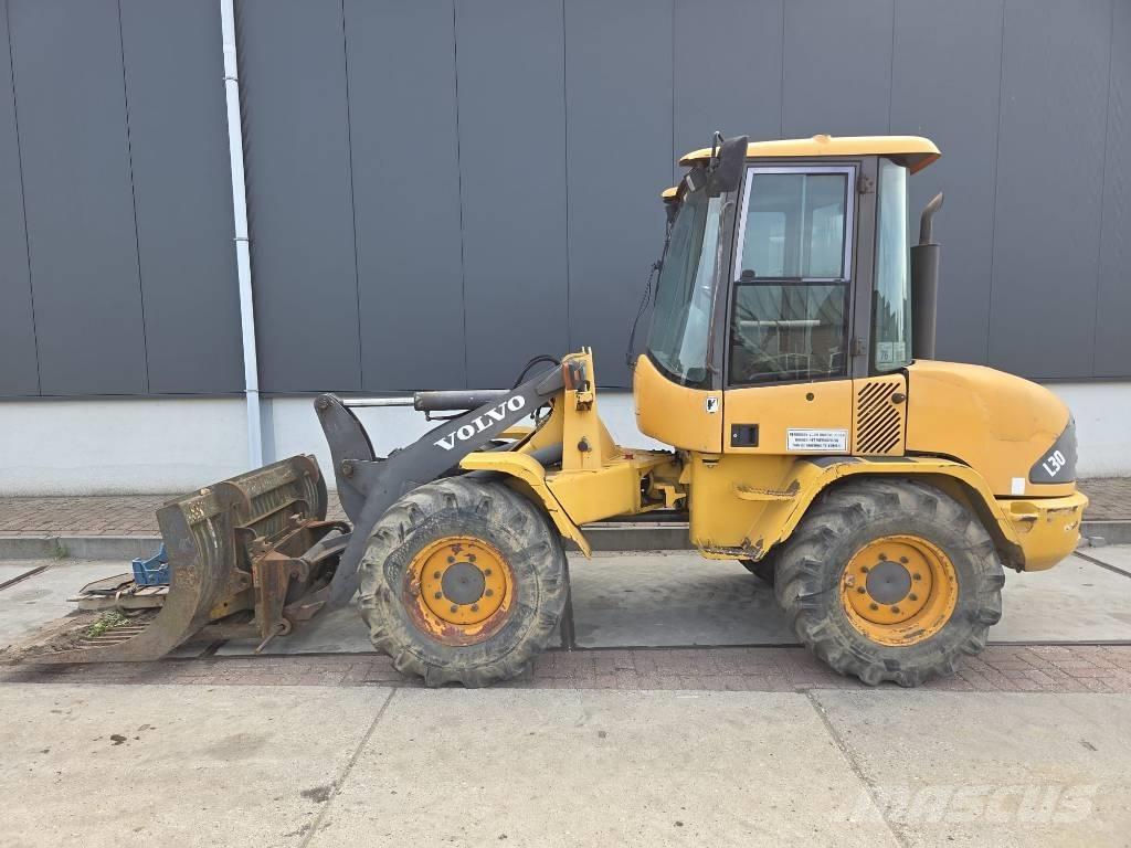Volvo L 30 B Фронтальні навантажувачі