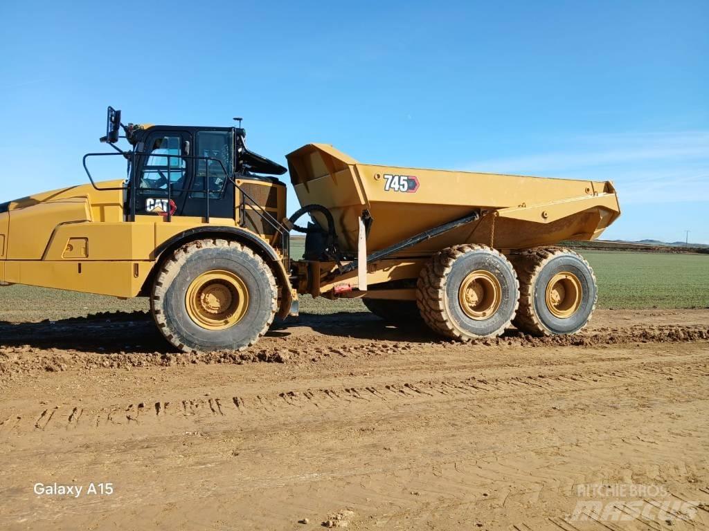 CAT 745 Зчленовані самоскиди